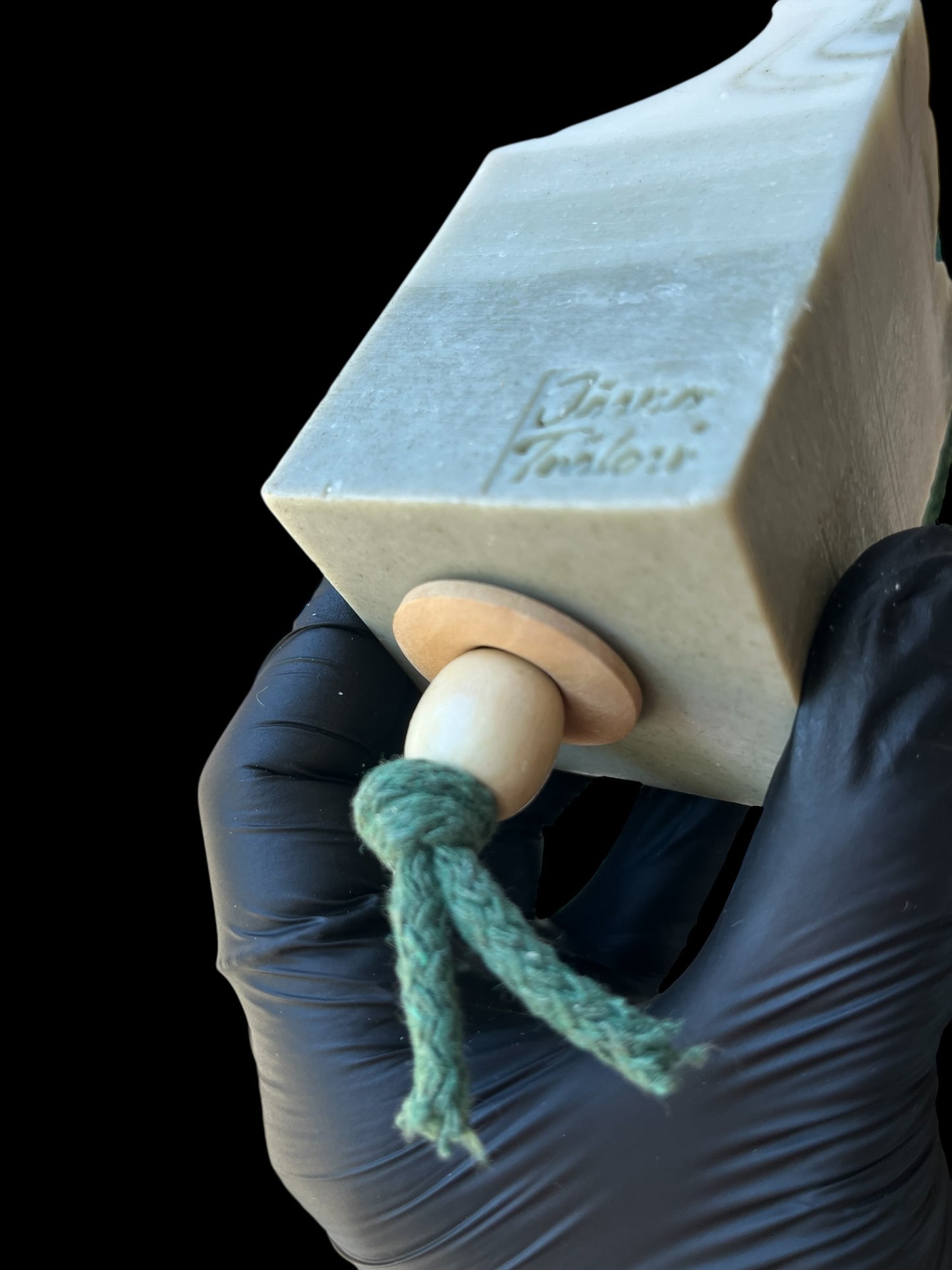 Morgondagg på snöre