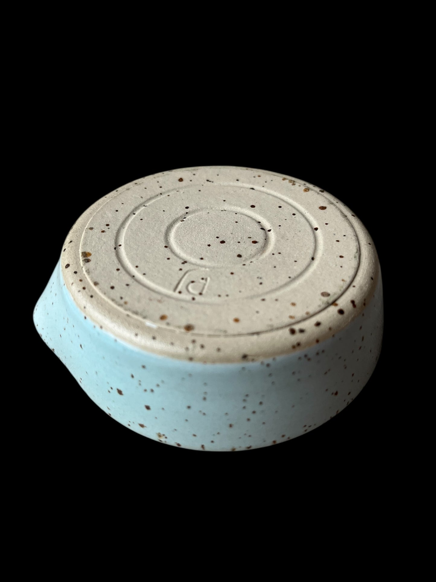 Disktvålsskål med pip ljusblå på lavalera