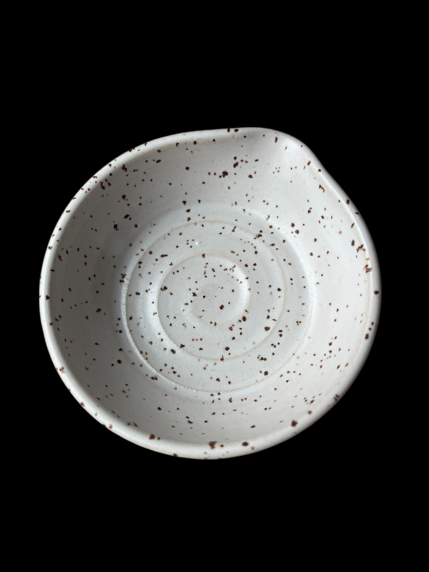 Disktvålsskål med pip vit på lavalera