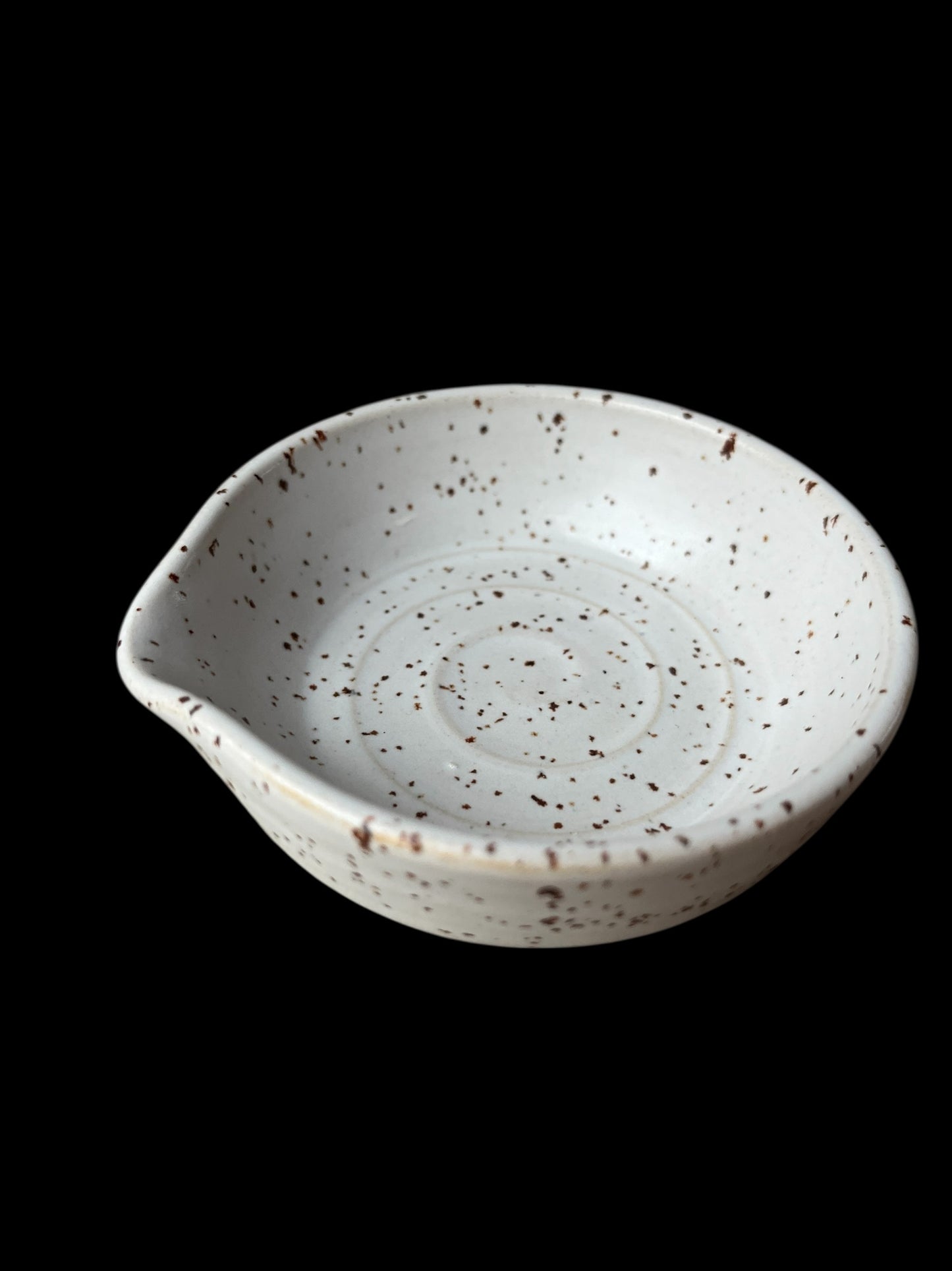 Disktvålsskål med pip vit på lavalera