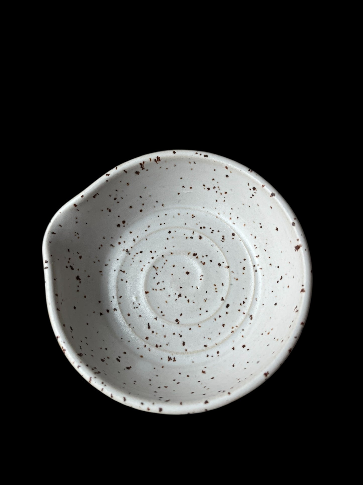 Disktvålsskål med pip vit på lavalera