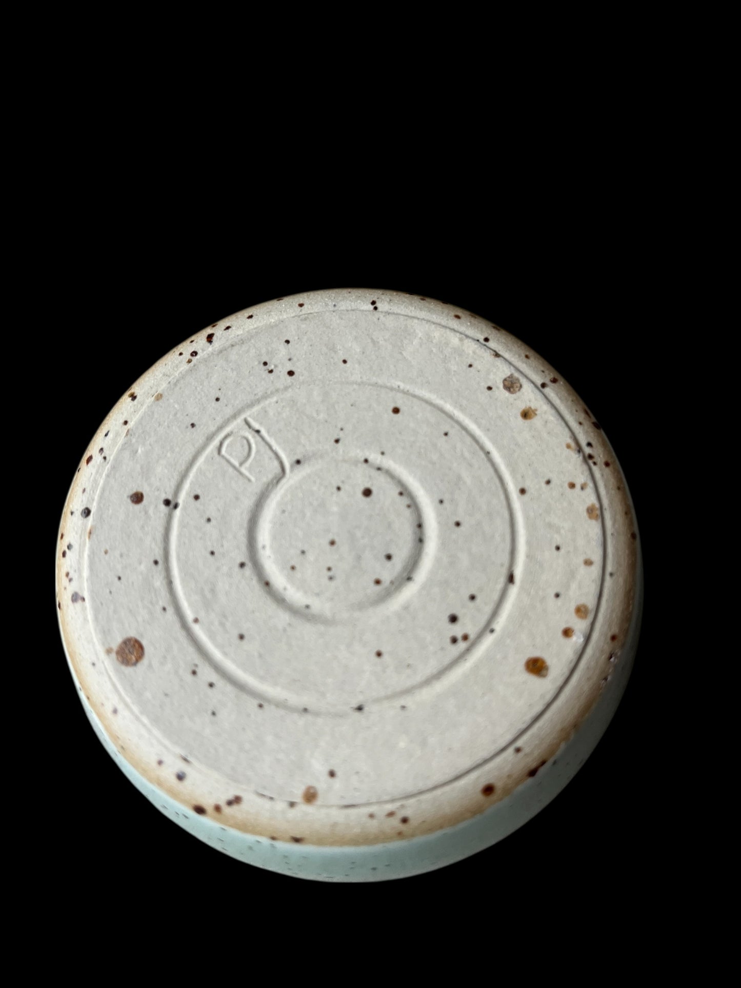 Disktvålsskål med pip vit på lavalera