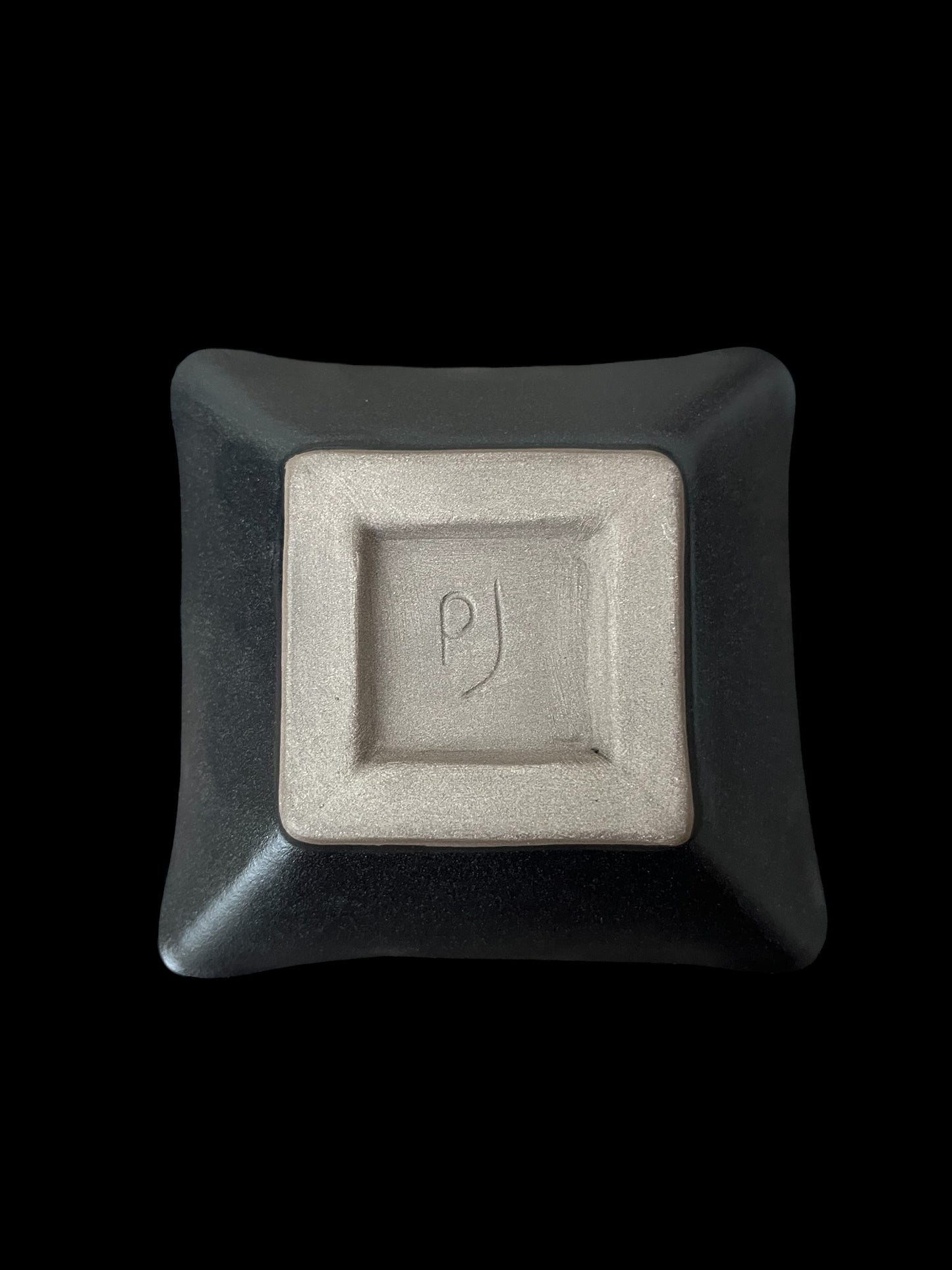 Kvadratisk disktvålsskål mattsvart