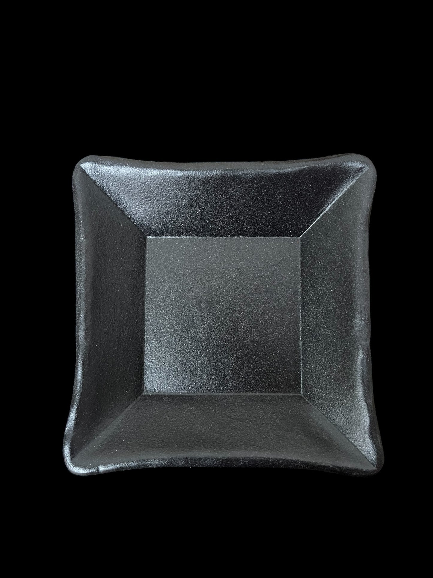 Kvadratisk disktvålsskål mattsvart